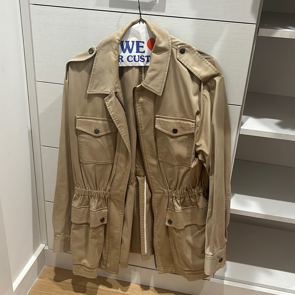 Theory size Large safari khaki zip jacket with cargo style . Very comfy classic
